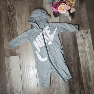 Nike Baby Boy Size 6/9M Gray and White Zip Up Hooded Coverall Sweatsuit Romper